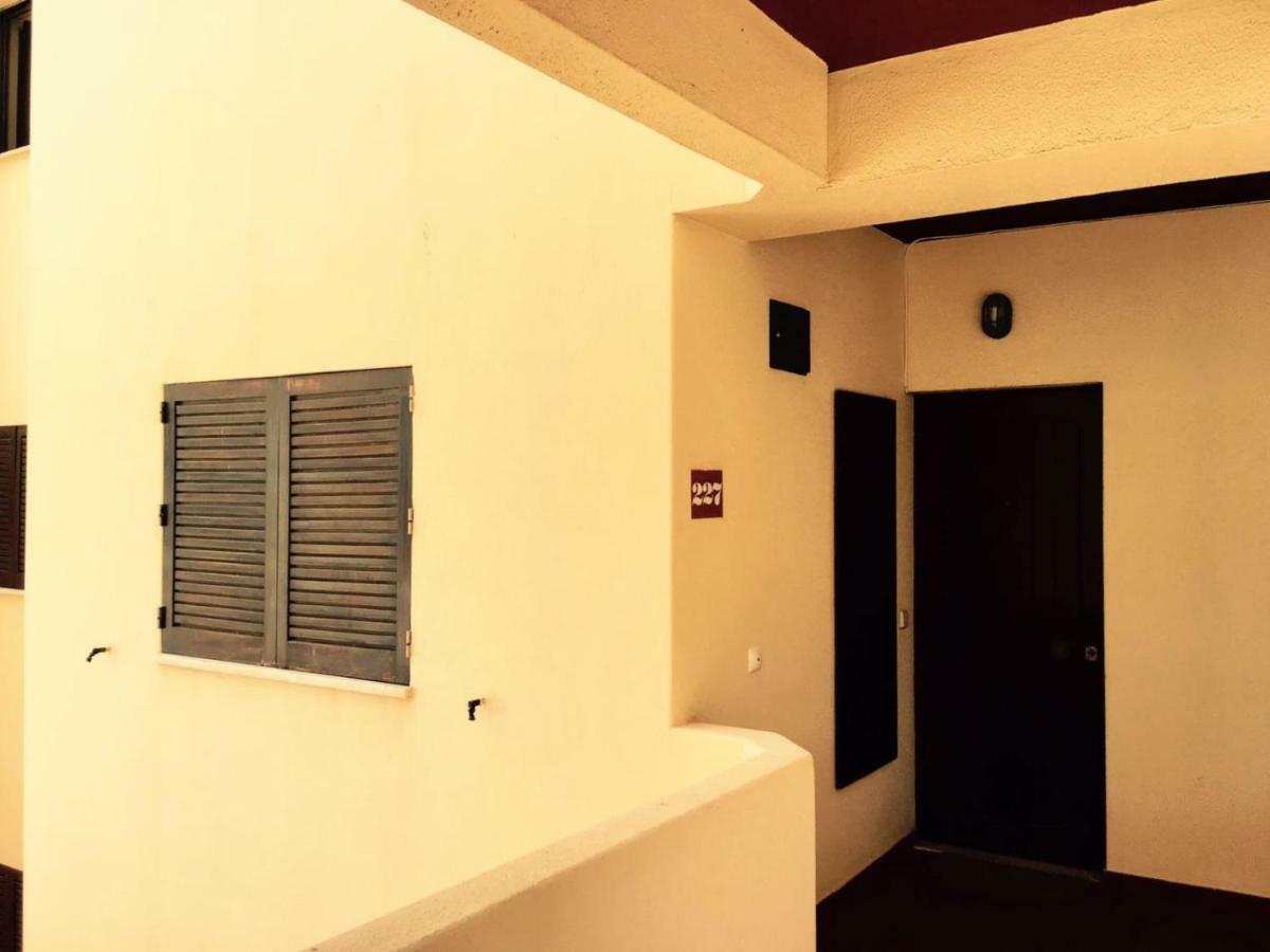 Lagos Apartment Ap Praia Dona Ana Екстериор снимка