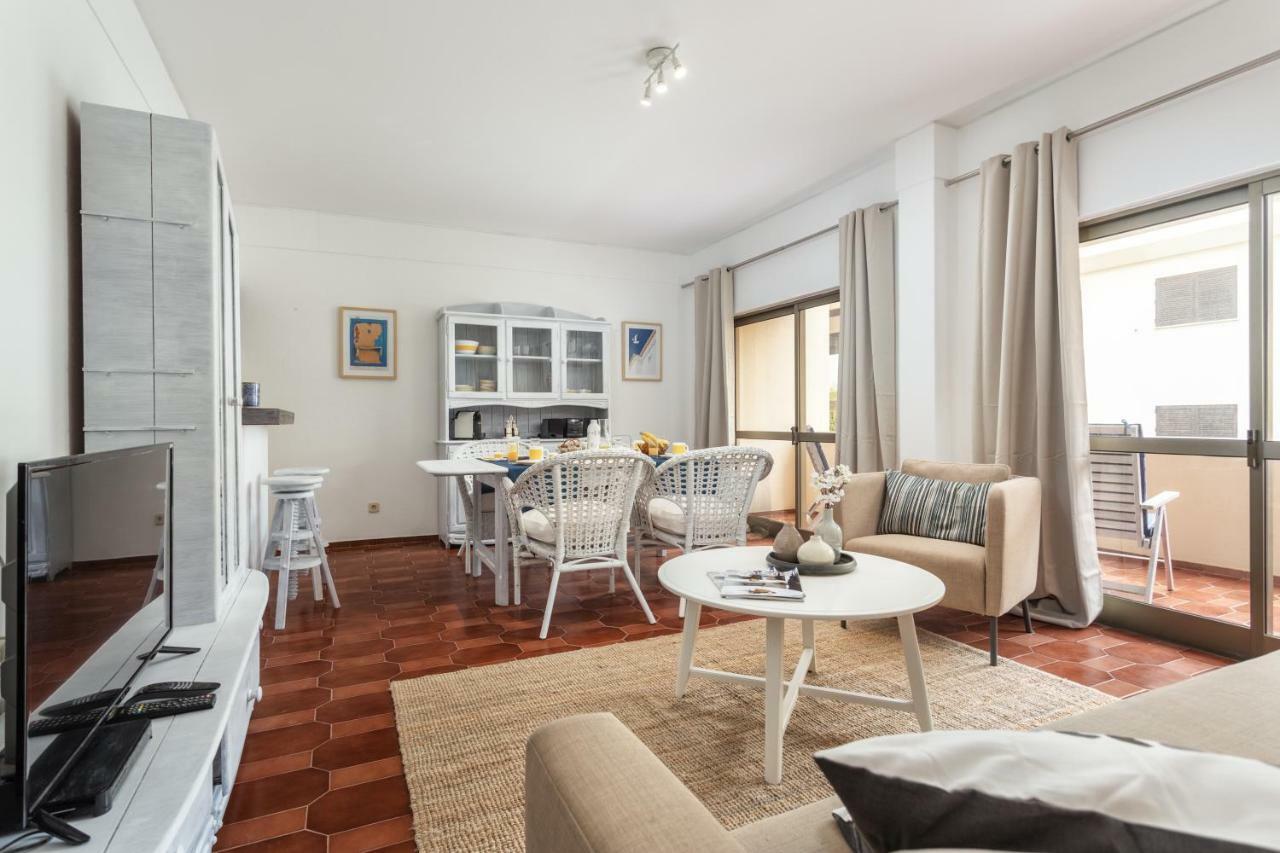 Lagos Apartment Ap Praia Dona Ana Екстериор снимка